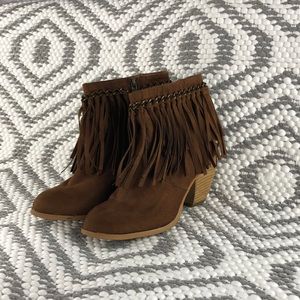 🚫SOLD🚫 Not Rated Brown Fringe Booties